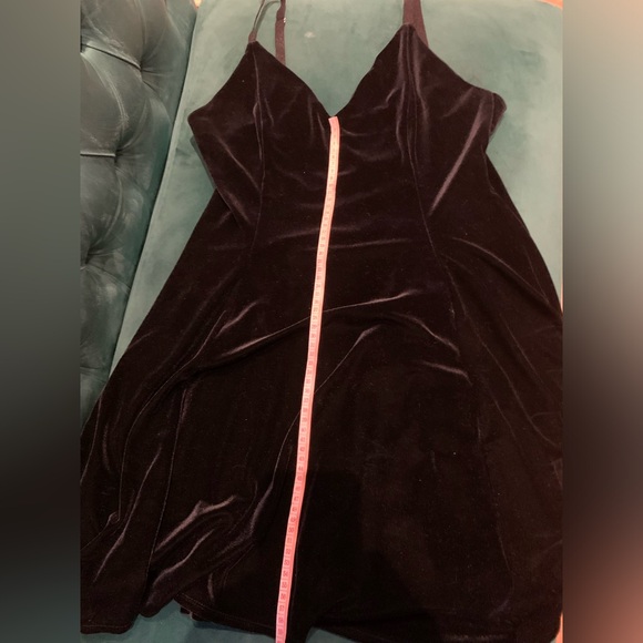 Black velvet party dress skater style fit & flare - Picture 4 of 5